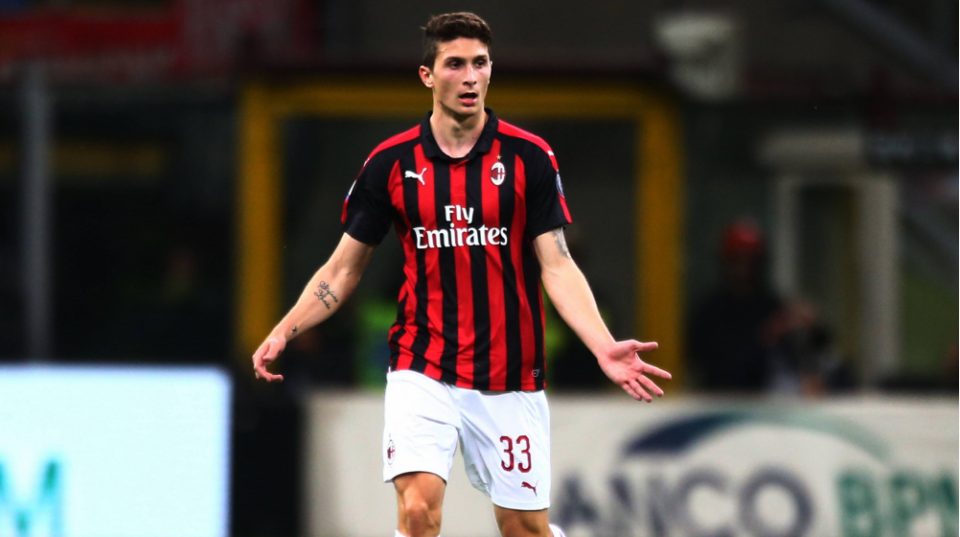 “Milan”ın müdafiəçisi klubdan ayrılır
